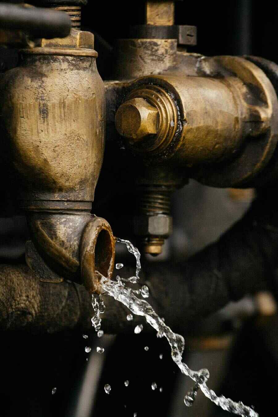 Leaking shutoff valve, German Village